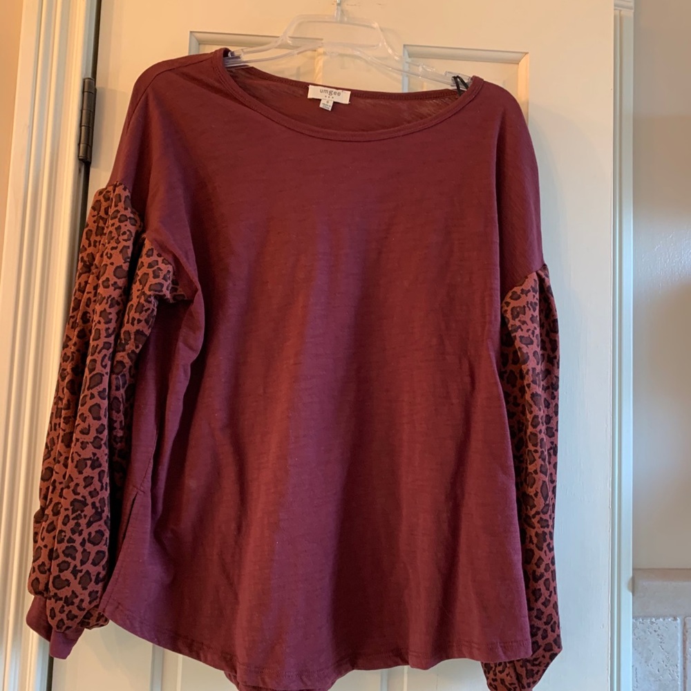 Umgee Cheetah Sleeve Top